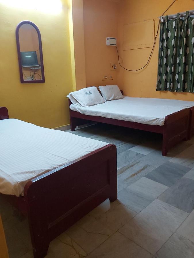Raamlaxmi guest house Madras Buitenkant foto