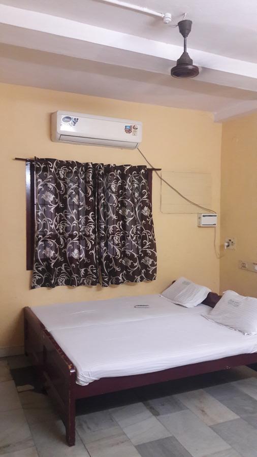 Raamlaxmi guest house Madras Buitenkant foto